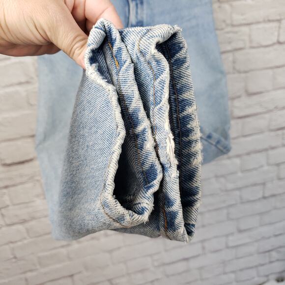 Vintage GAP High Waisted Tapered Leg Mom Jeans Light Wash Cotton Grunge Sz 9/10 - Picture 3 of 14